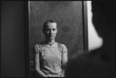 M�dchen mit langen und mit kurzen Haaren
                      2